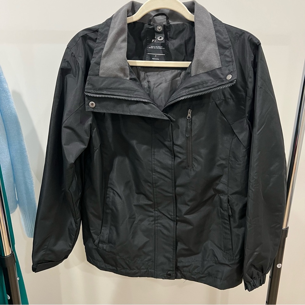 Black Women’s Lightweight Water-Resistant Jacket